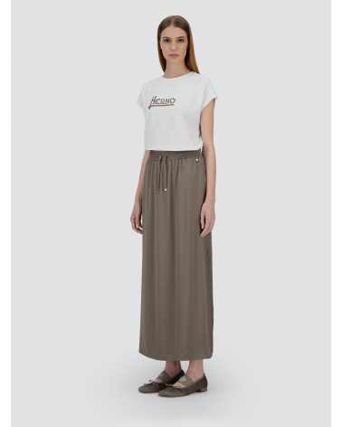 Long satin-effect skirt, light and elegant.