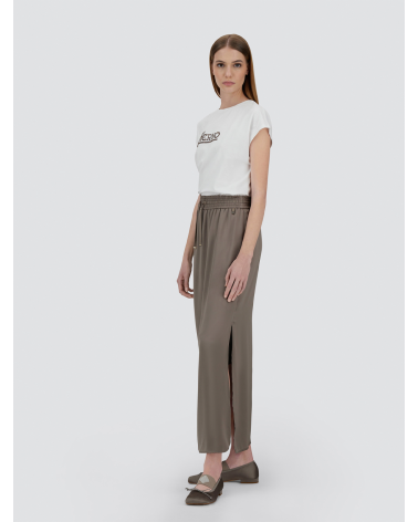Long satin-effect skirt, light and elegant.