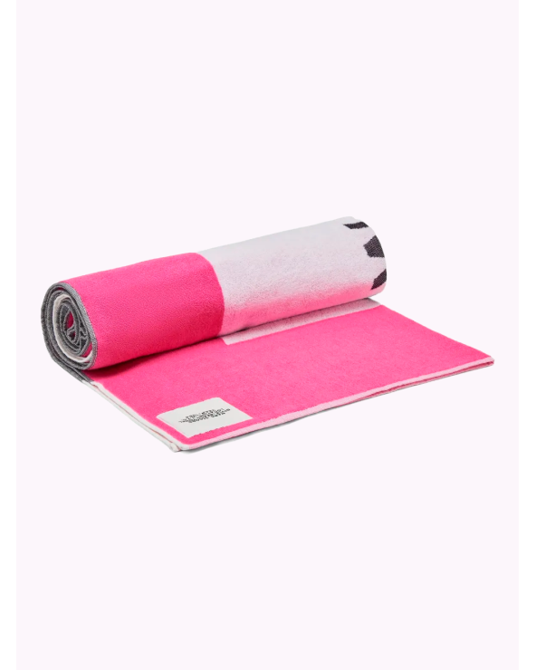 THE BEACH TOWEL